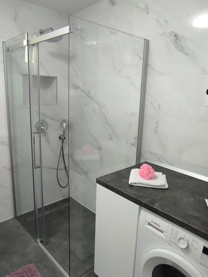 Apartman Koko With Private Jacuzzi Makarska Eksteriør billede