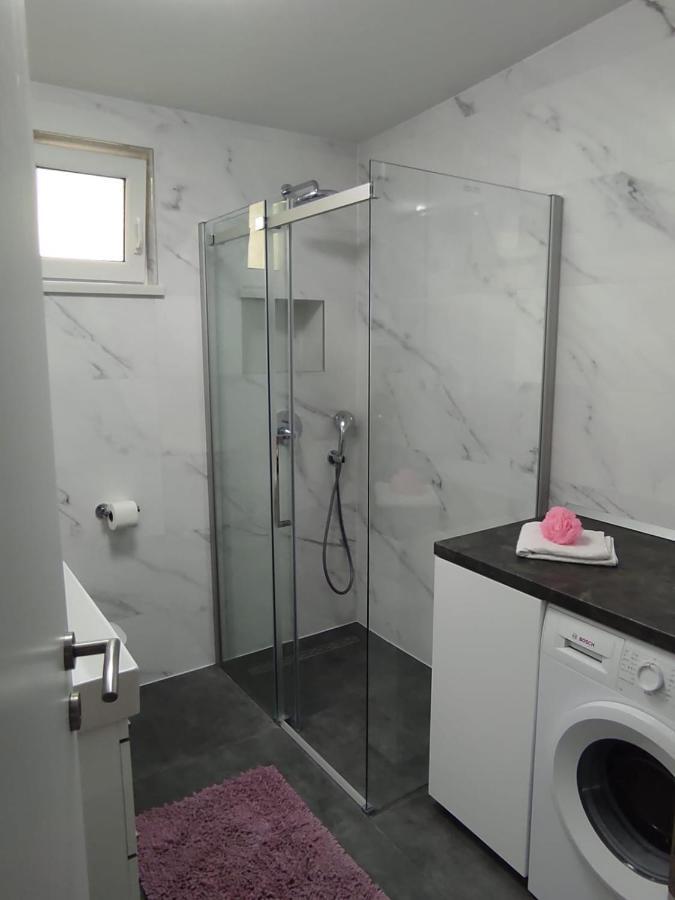 Apartman Koko With Private Jacuzzi Makarska Eksteriør billede