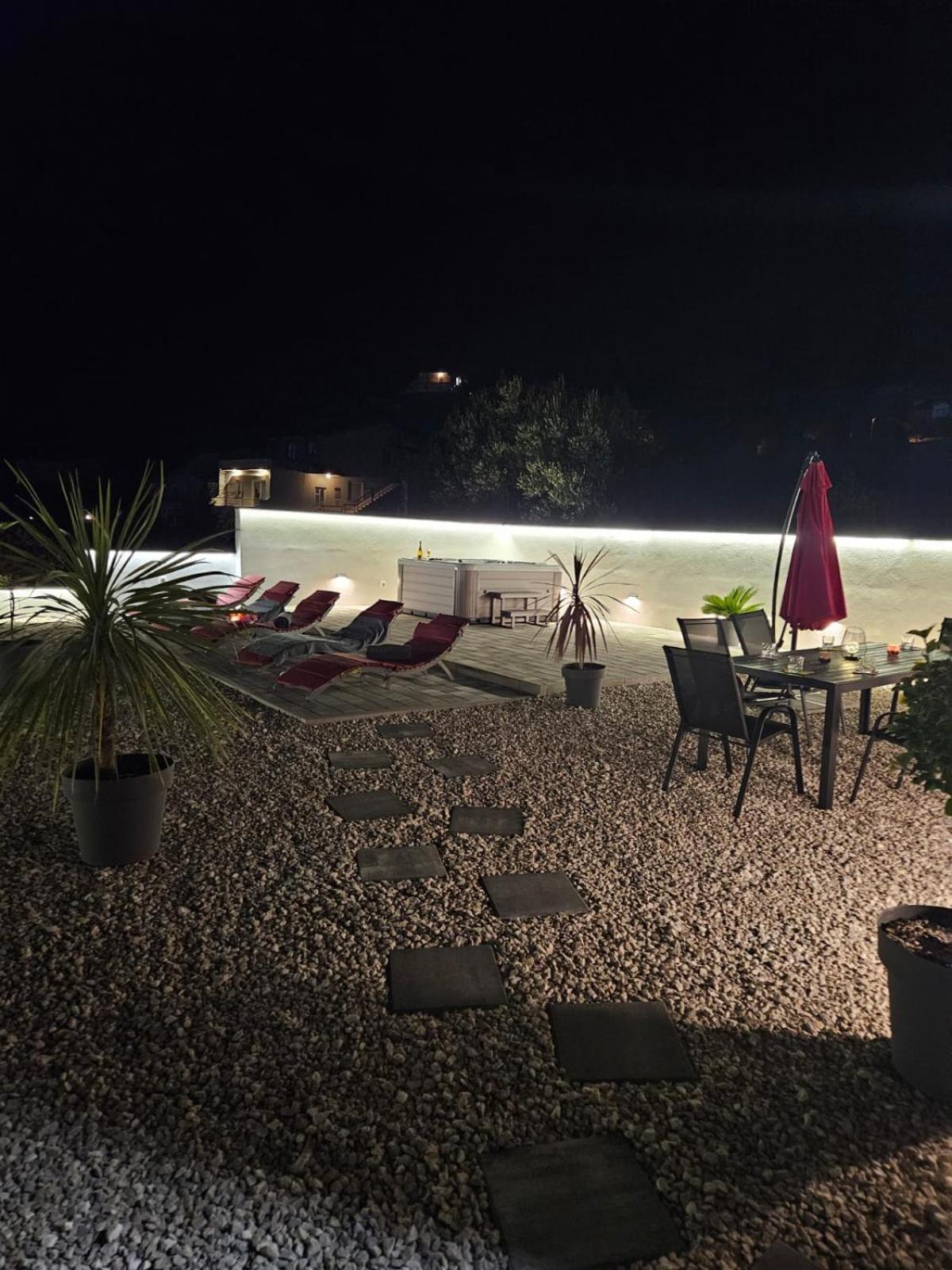 Apartman Koko With Private Jacuzzi Makarska Eksteriør billede