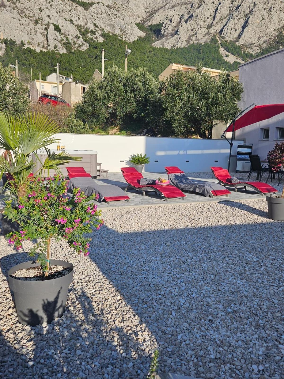Apartman Koko With Private Jacuzzi Makarska Eksteriør billede