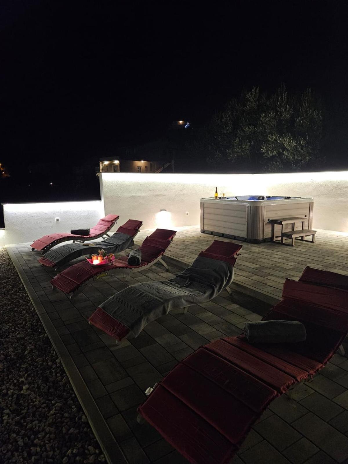 Apartman Koko With Private Jacuzzi Makarska Eksteriør billede