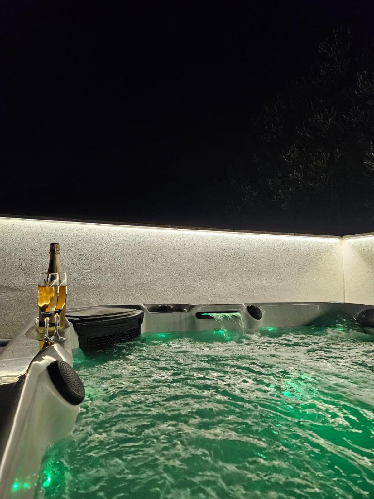Apartman Koko With Private Jacuzzi Makarska Eksteriør billede