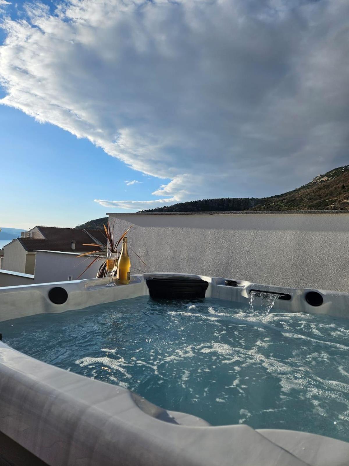 Apartman Koko With Private Jacuzzi Makarska Eksteriør billede
