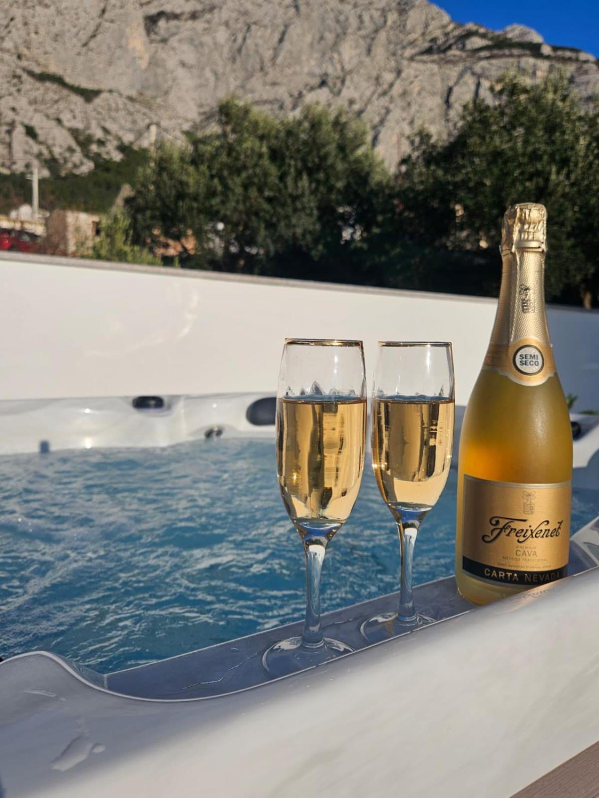 Apartman Koko With Private Jacuzzi Makarska Eksteriør billede