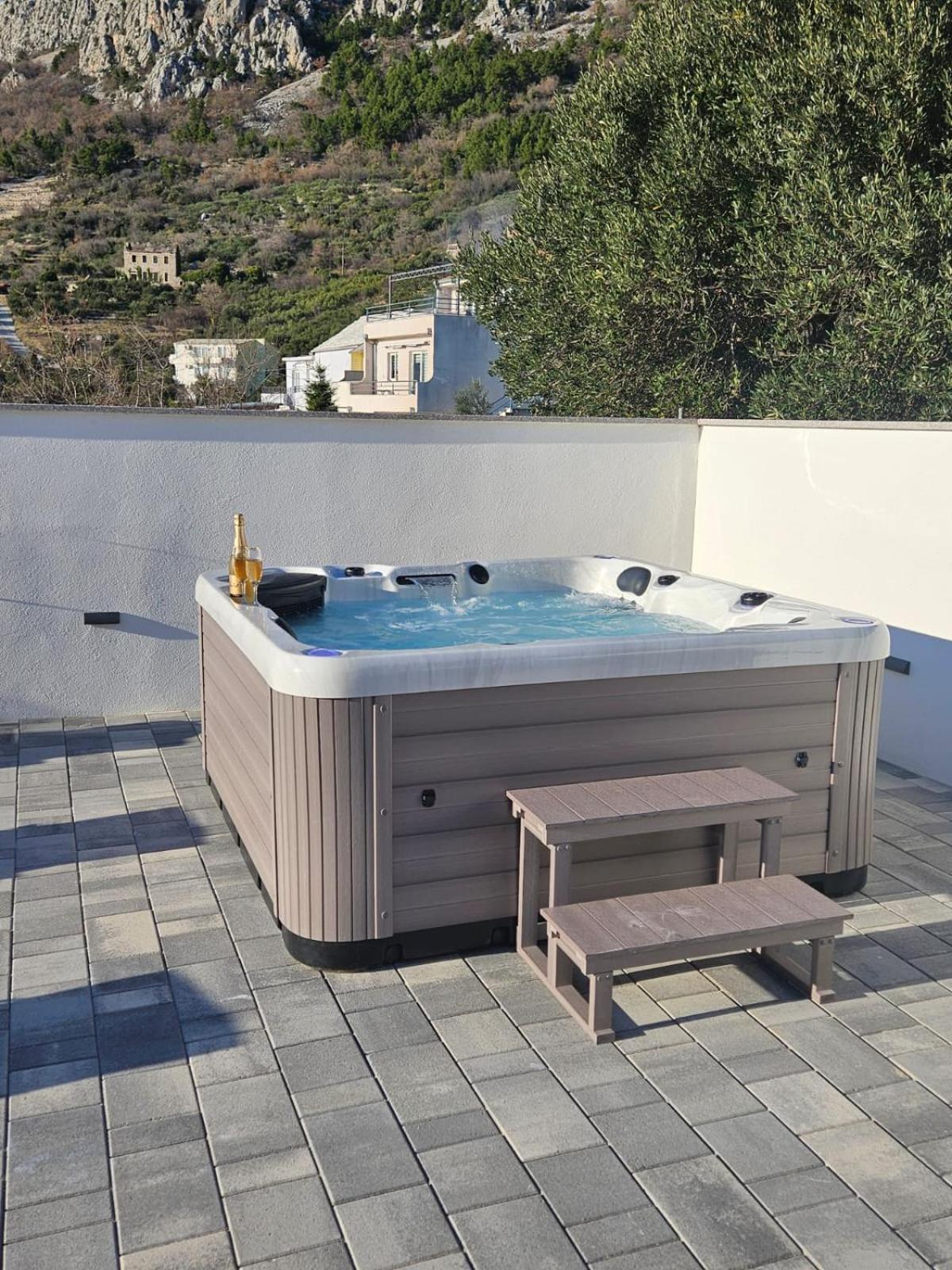 Apartman Koko With Private Jacuzzi Makarska Eksteriør billede