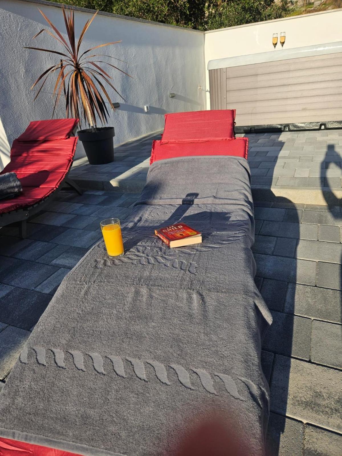 Apartman Koko With Private Jacuzzi Makarska Eksteriør billede