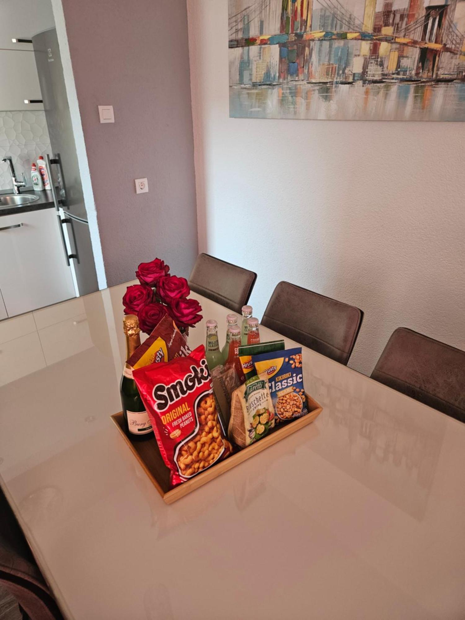 Apartman Koko With Private Jacuzzi Makarska Eksteriør billede
