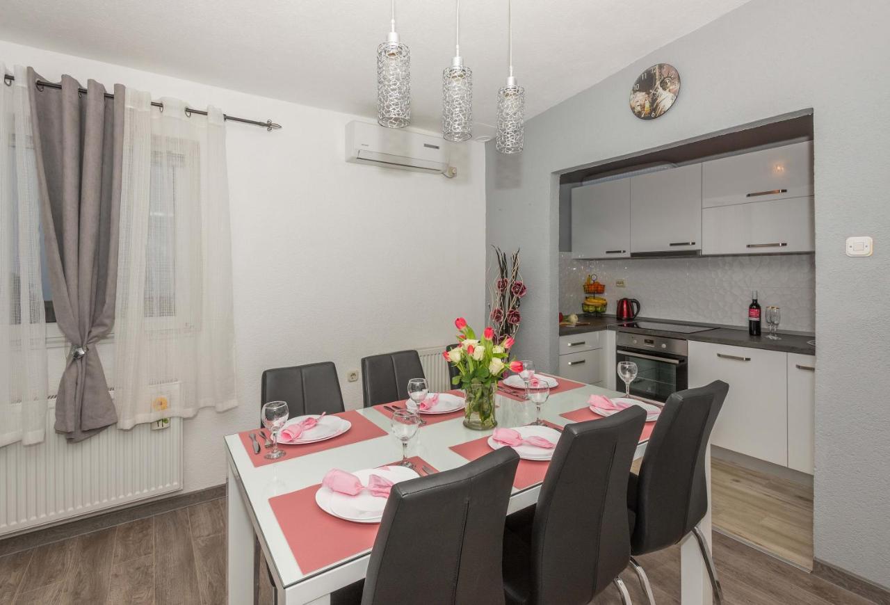 Apartman Koko With Private Jacuzzi Makarska Eksteriør billede