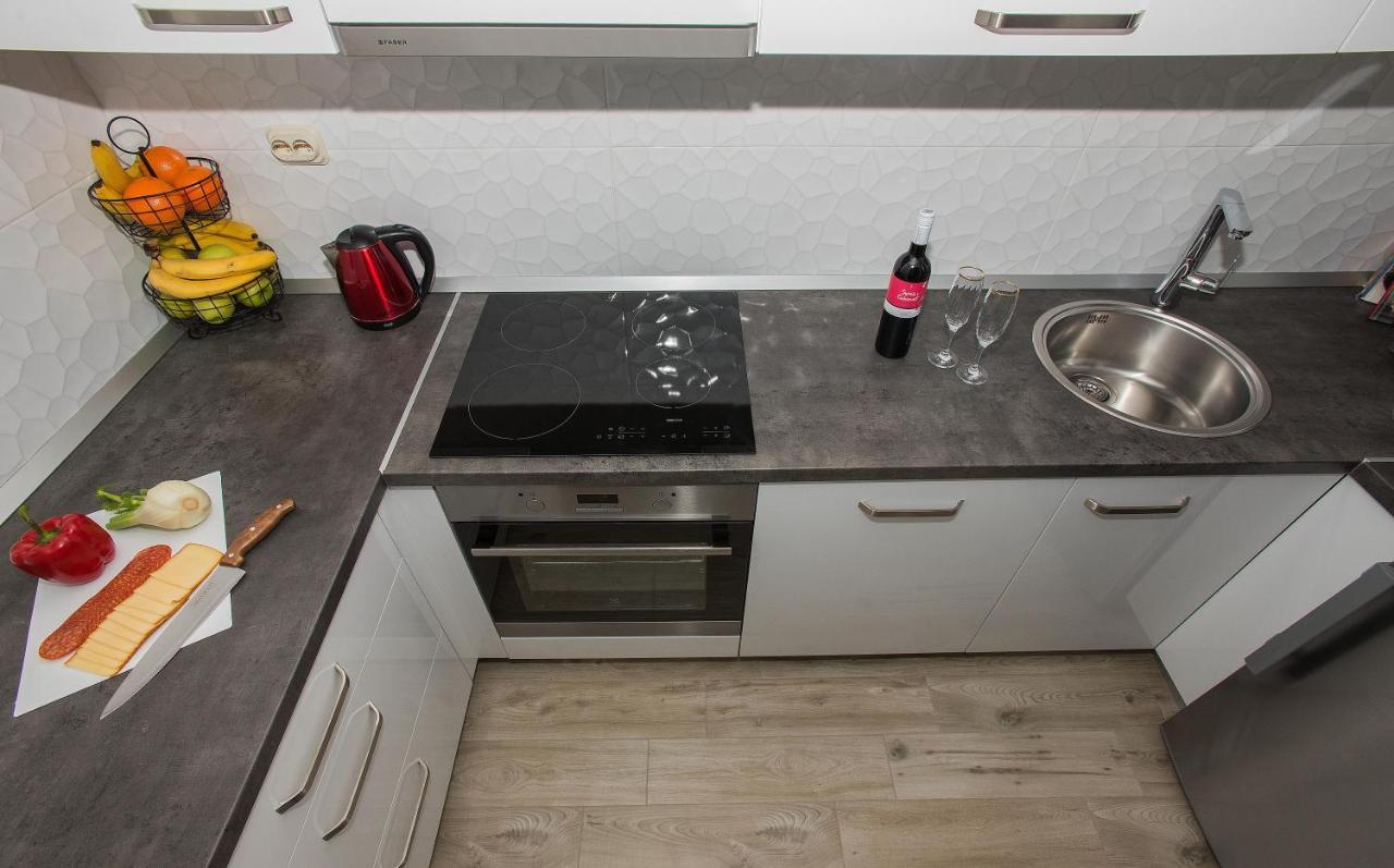 Apartman Koko With Private Jacuzzi Makarska Eksteriør billede