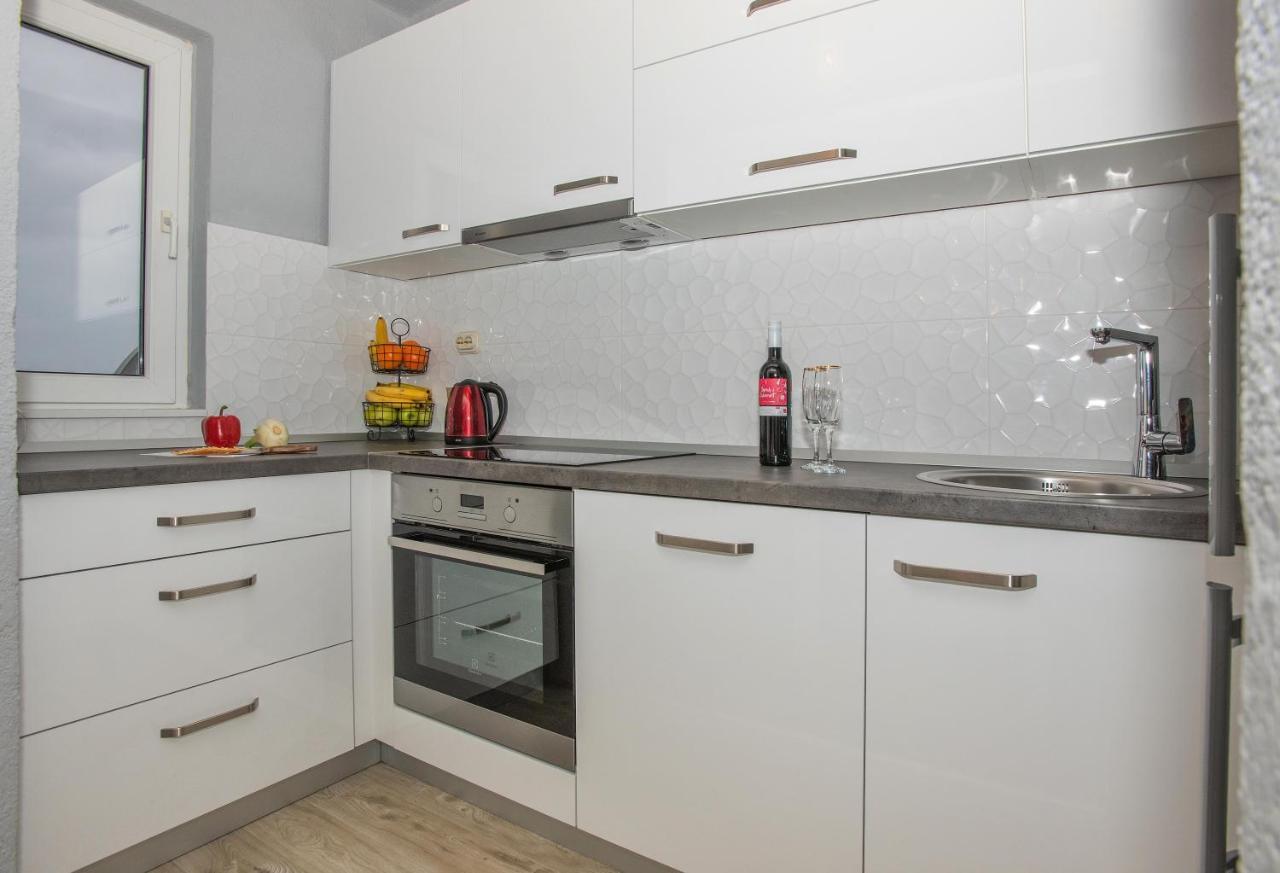 Apartman Koko With Private Jacuzzi Makarska Eksteriør billede